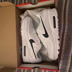 Women's Air Max 90s Size 8.5